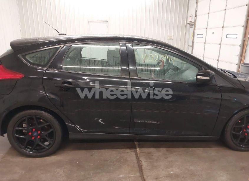 Photo 13 of 2016 Ford Focus SE (VIN 1FADP3K25GL325982)