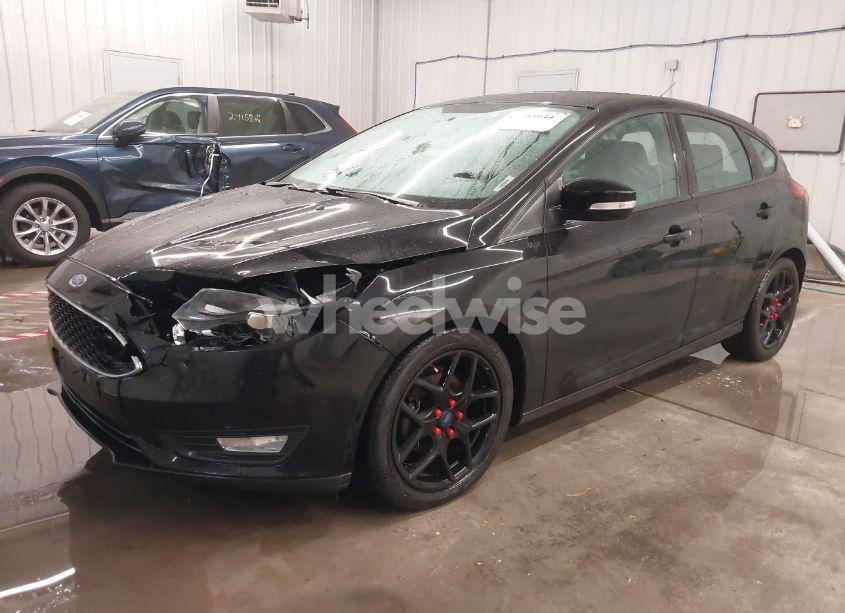 Photo 2 of 2016 Ford Focus SE (VIN 1FADP3K25GL325982)