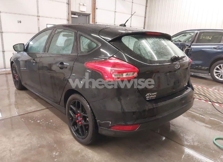 Photo 3 of 2016 Ford Focus SE (VIN 1FADP3K25GL325982)
