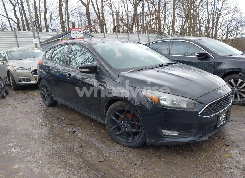 2016 Ford Focus SE (VIN 1FADP3K25GL326114) main photo