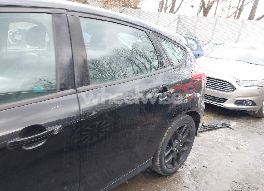 Photo 13 of 2016 Ford Focus SE (VIN 1FADP3K25GL326114)