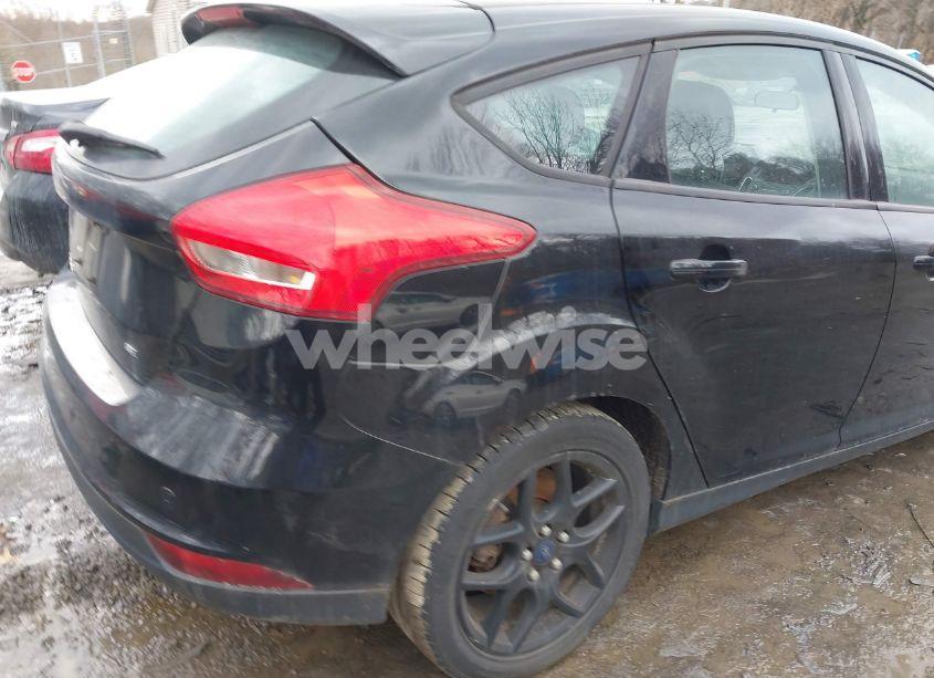 Photo 15 of 2016 Ford Focus SE (VIN 1FADP3K25GL326114)