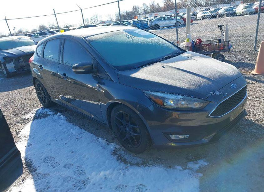 2016 Ford Focus SE (VIN 1FADP3K25GL340000) main photo