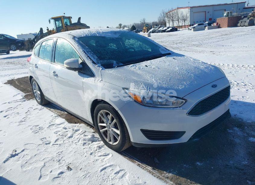 2016 Ford Focus SE (VIN 1FADP3K25GL368931) main photo