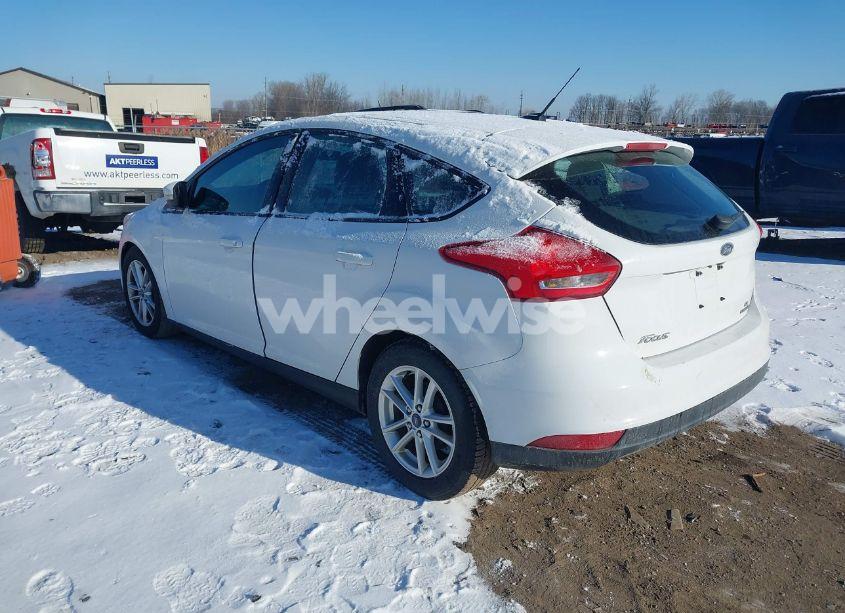 Photo 3 of 2016 Ford Focus SE (VIN 1FADP3K25GL368931)