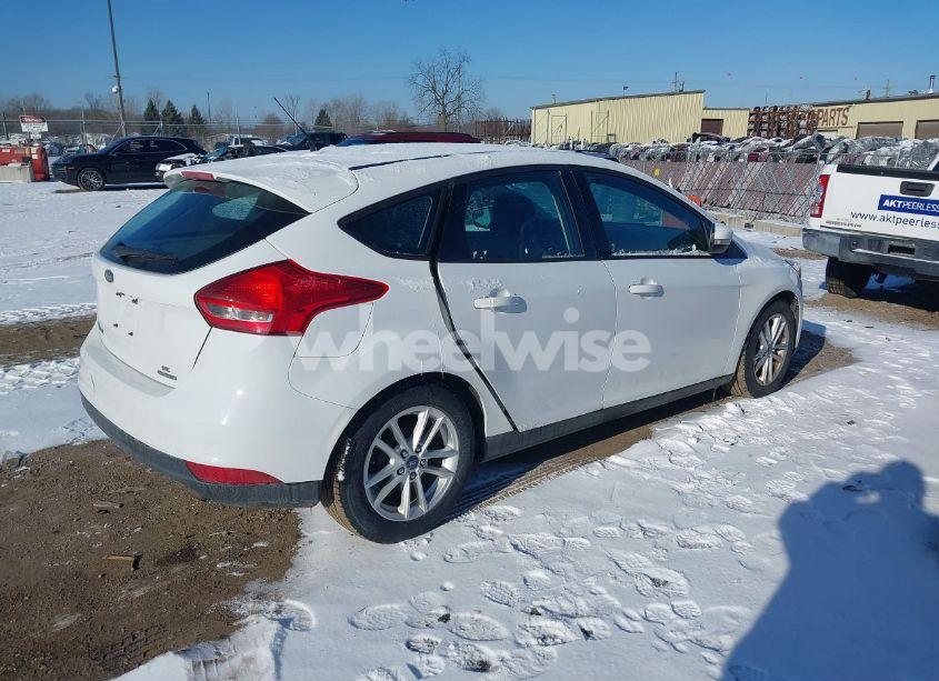 Photo 4 of 2016 Ford Focus SE (VIN 1FADP3K25GL368931)