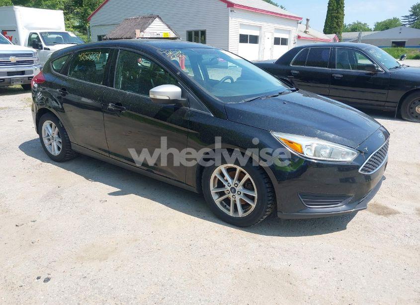 2016 Ford Focus SE (VIN 1FADP3K25GL375443) main photo