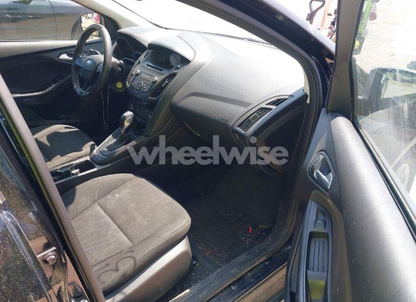 Photo 5 of 2016 Ford Focus SE (VIN 1FADP3K25GL375443)