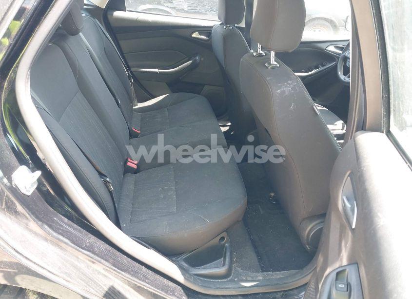 Photo 8 of 2016 Ford Focus SE (VIN 1FADP3K25GL375443)