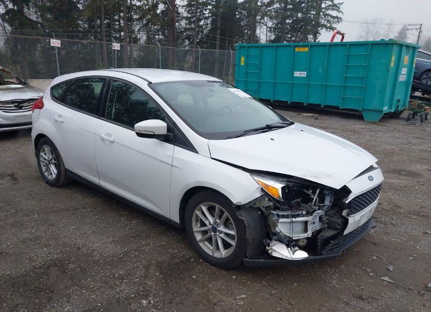 2016 Ford Focus SE (VIN 1FADP3K25GL388225) main photo