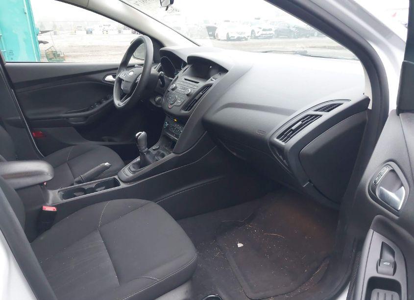 Photo 5 of 2016 Ford Focus SE (VIN 1FADP3K25GL388225)