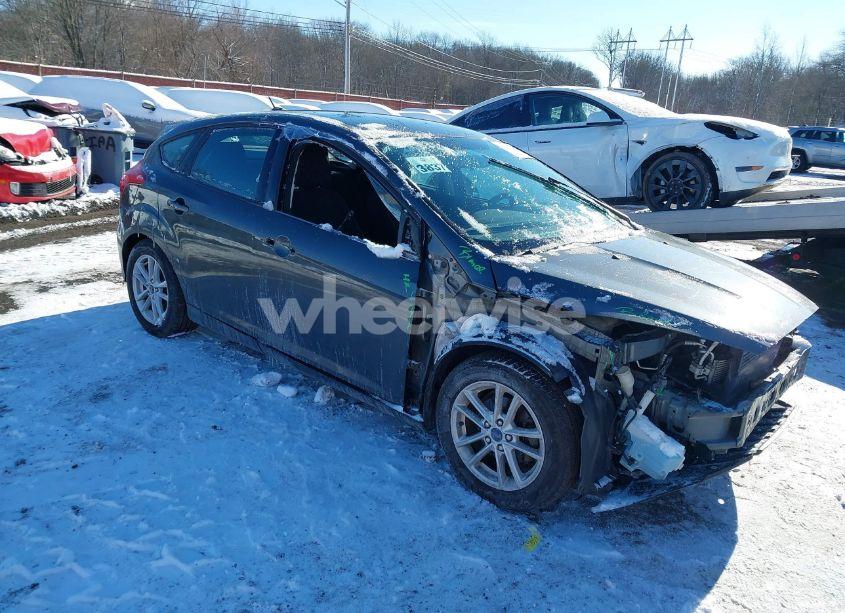 2016 Ford Focus SE (VIN 1FADP3K25GL406464) main photo