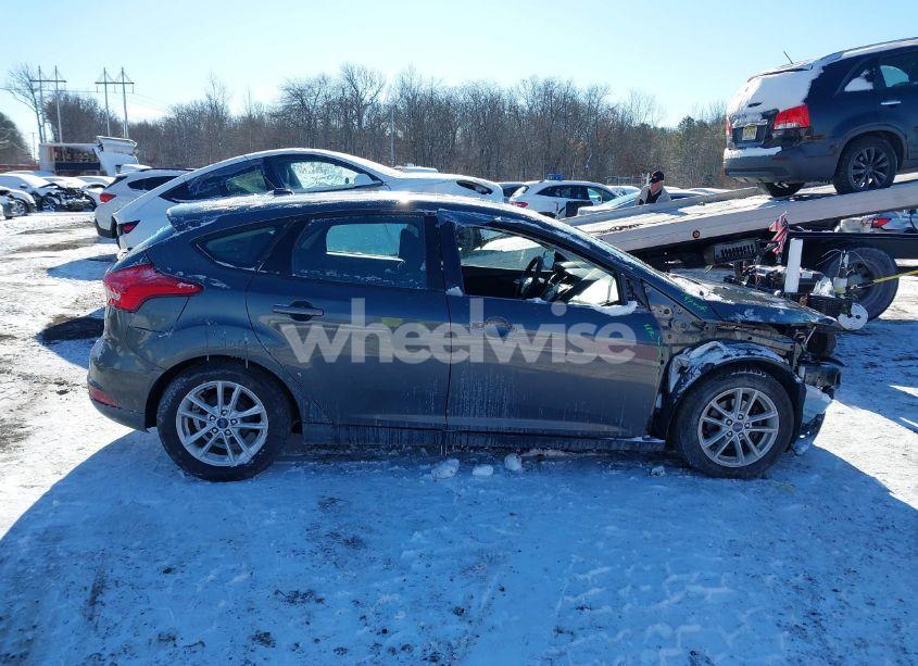Photo 13 of 2016 Ford Focus SE (VIN 1FADP3K25GL406464)