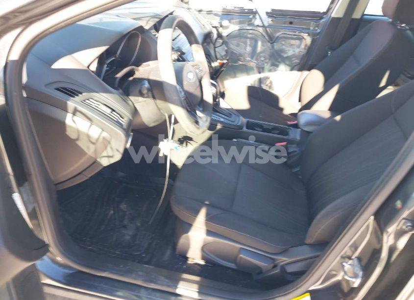 Photo 5 of 2016 Ford Focus SE (VIN 1FADP3K25GL406464)