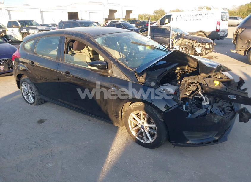2017 Ford Focus SE (VIN 1FADP3K25HL202300) main photo