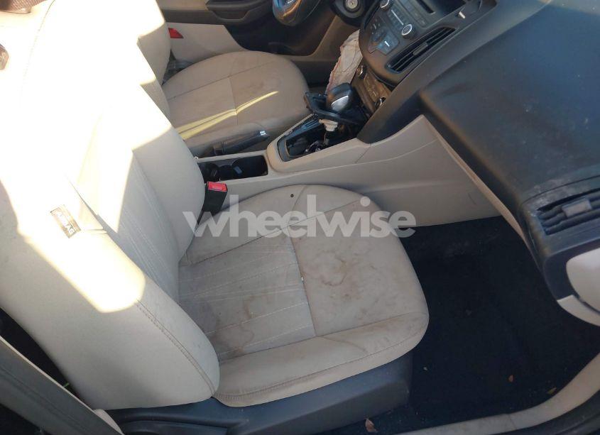 Photo 5 of 2017 Ford Focus SE (VIN 1FADP3K25HL202300)