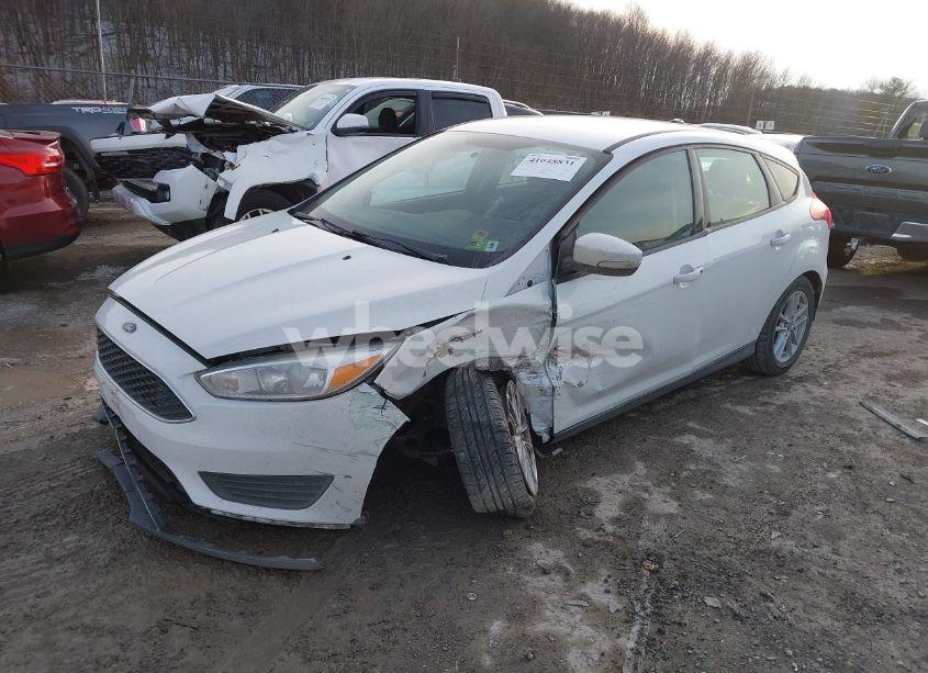 Photo 2 of 2017 Ford Focus SE (VIN 1FADP3K25HL214608)