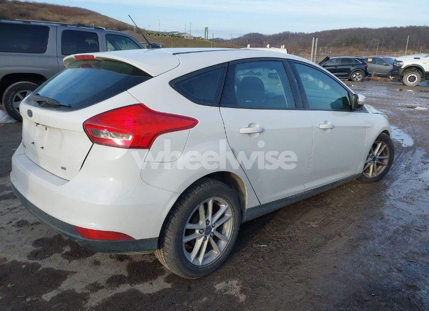 Photo 4 of 2017 Ford Focus SE (VIN 1FADP3K25HL214608)