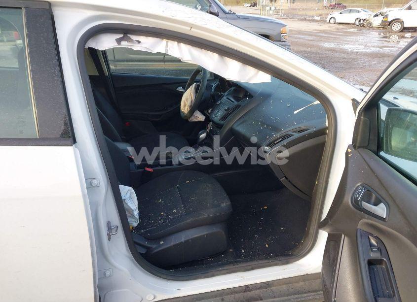 Photo 5 of 2017 Ford Focus SE (VIN 1FADP3K25HL214608)