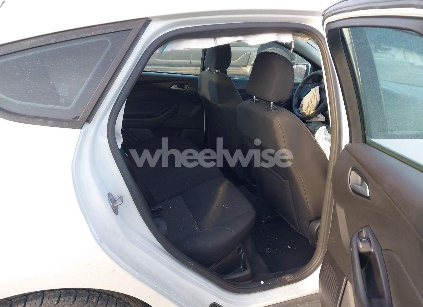 Photo 8 of 2017 Ford Focus SE (VIN 1FADP3K25HL214608)