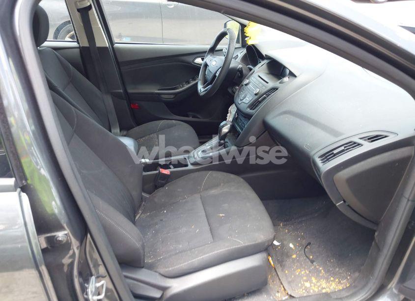 Photo 5 of 2017 Ford Focus SE (VIN 1FADP3K25HL216973)