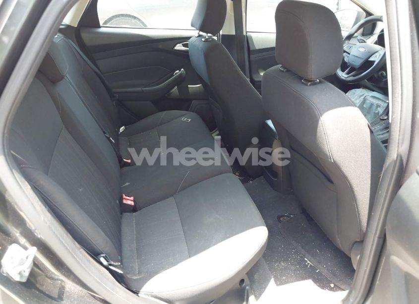 Photo 8 of 2017 Ford Focus SE (VIN 1FADP3K25HL216973)