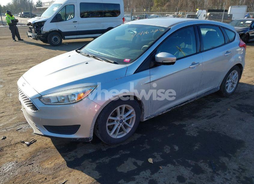 Photo 2 of 2017 Ford Focus SE (VIN 1FADP3K25HL286750)