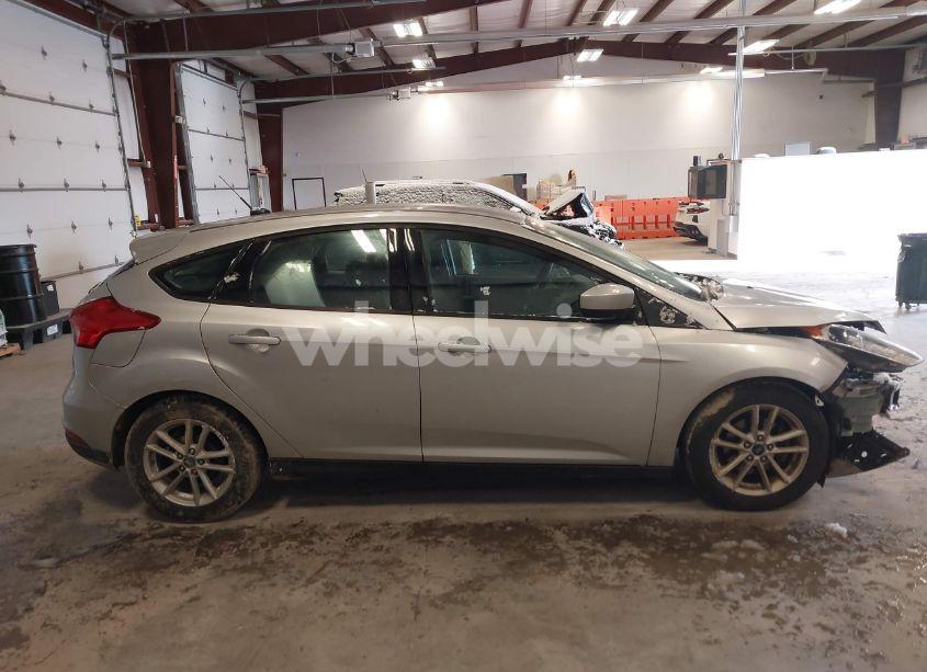 Photo 14 of 2018 Ford Focus SE (VIN 1FADP3K25JL235450)