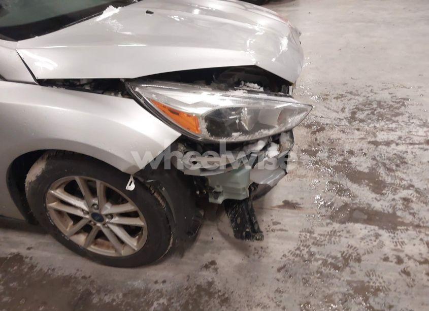 Photo 18 of 2018 Ford Focus SE (VIN 1FADP3K25JL235450)