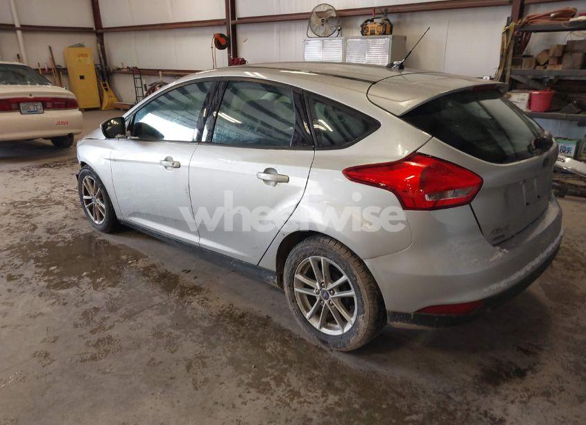 Photo 3 of 2018 Ford Focus SE (VIN 1FADP3K25JL235450)
