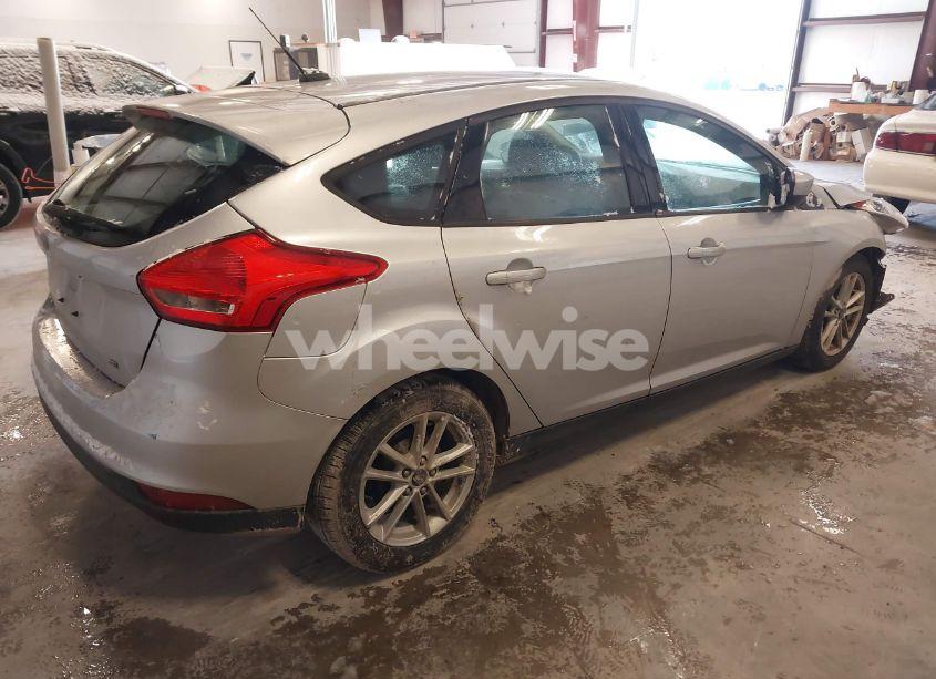 Photo 4 of 2018 Ford Focus SE (VIN 1FADP3K25JL235450)