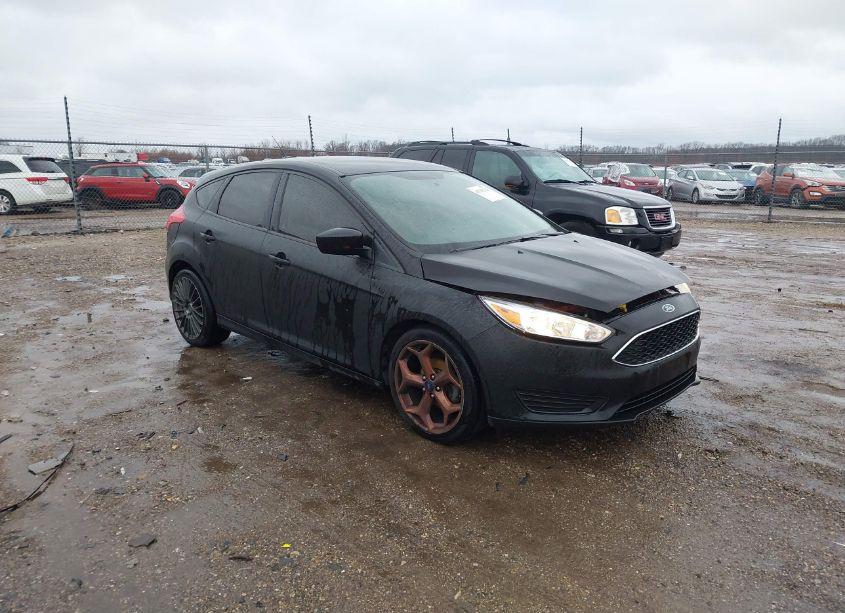 2018 Ford Focus SE (VIN 1FADP3K25JL252099) main photo