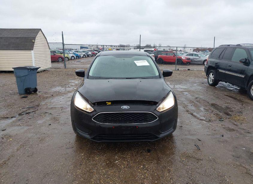 Photo 12 of 2018 Ford Focus SE (VIN 1FADP3K25JL252099)