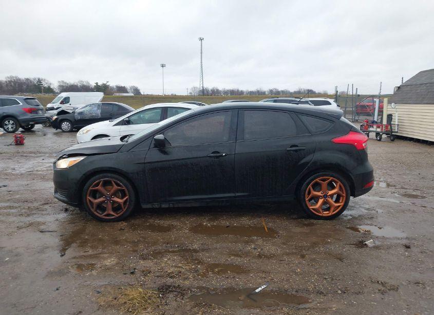 Photo 14 of 2018 Ford Focus SE (VIN 1FADP3K25JL252099)