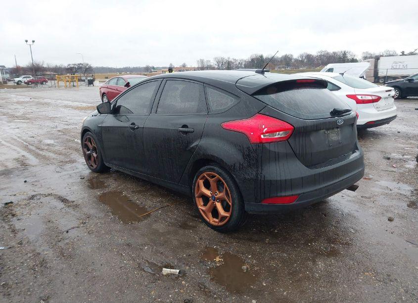 Photo 3 of 2018 Ford Focus SE (VIN 1FADP3K25JL252099)
