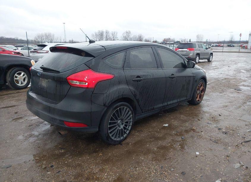 Photo 4 of 2018 Ford Focus SE (VIN 1FADP3K25JL252099)