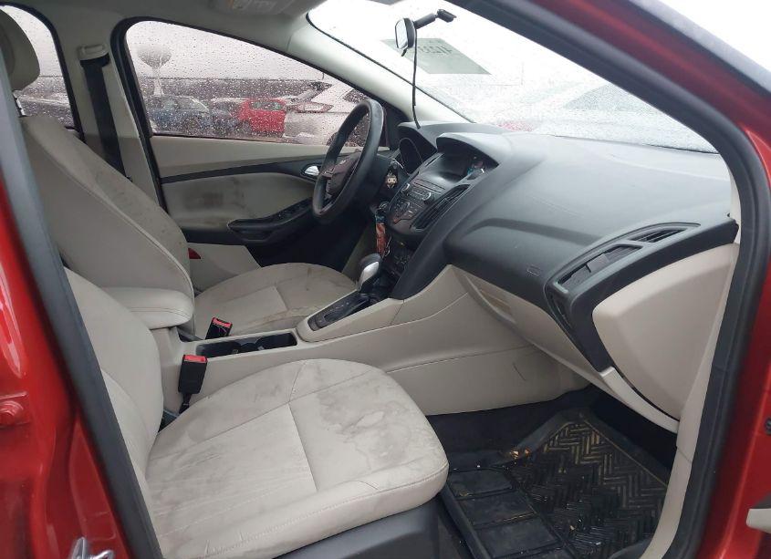 Photo 5 of 2018 Ford Focus SE (VIN 1FADP3K25JL252099)
