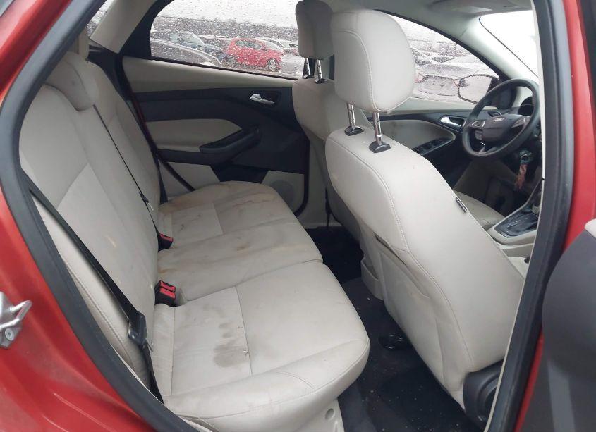 Photo 8 of 2018 Ford Focus SE (VIN 1FADP3K25JL252099)