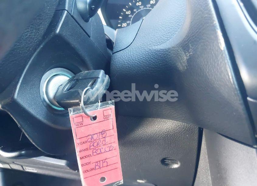 Photo 11 of 2018 Ford Focus SE (VIN 1FADP3K25JL281618)