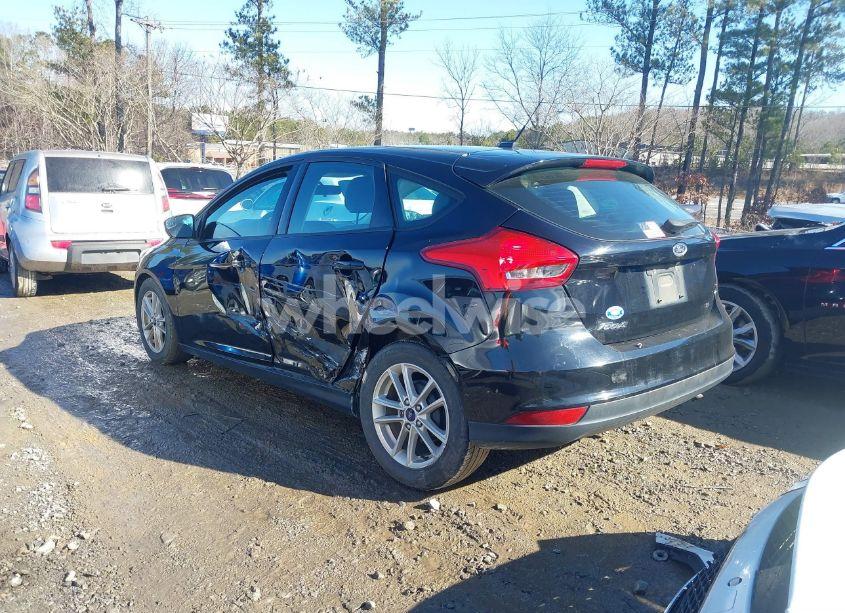 Photo 3 of 2018 Ford Focus SE (VIN 1FADP3K25JL281618)