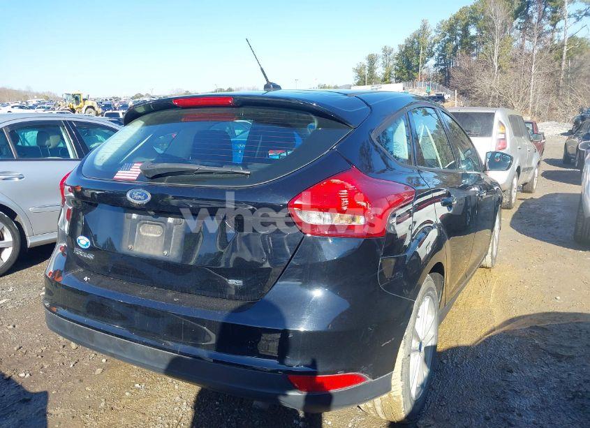 Photo 4 of 2018 Ford Focus SE (VIN 1FADP3K25JL281618)