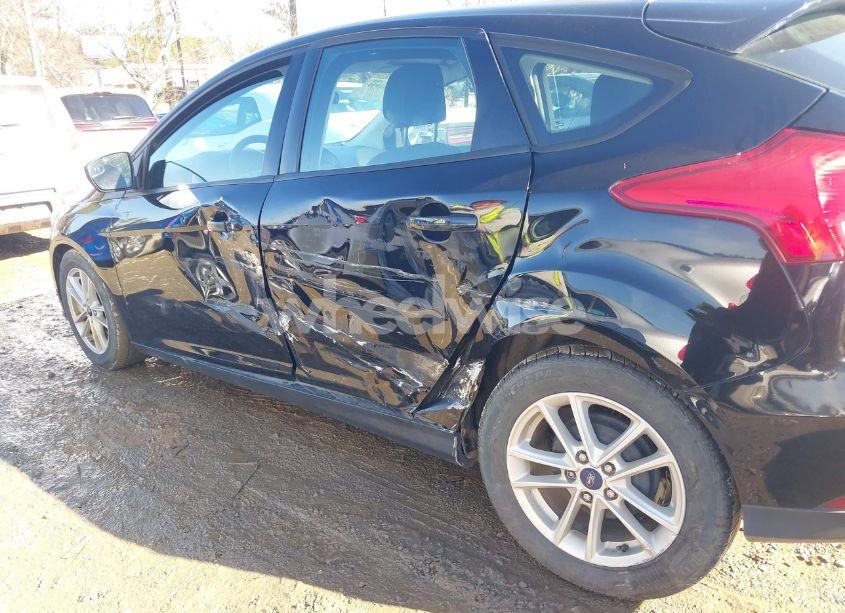 Photo 6 of 2018 Ford Focus SE (VIN 1FADP3K25JL281618)