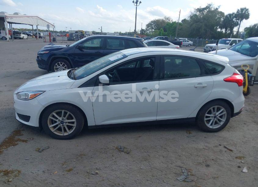 Photo 14 of 2018 Ford Focus SE (VIN 1FADP3K25JL295454)