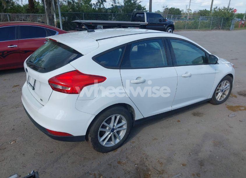 Photo 4 of 2018 Ford Focus SE (VIN 1FADP3K25JL295454)