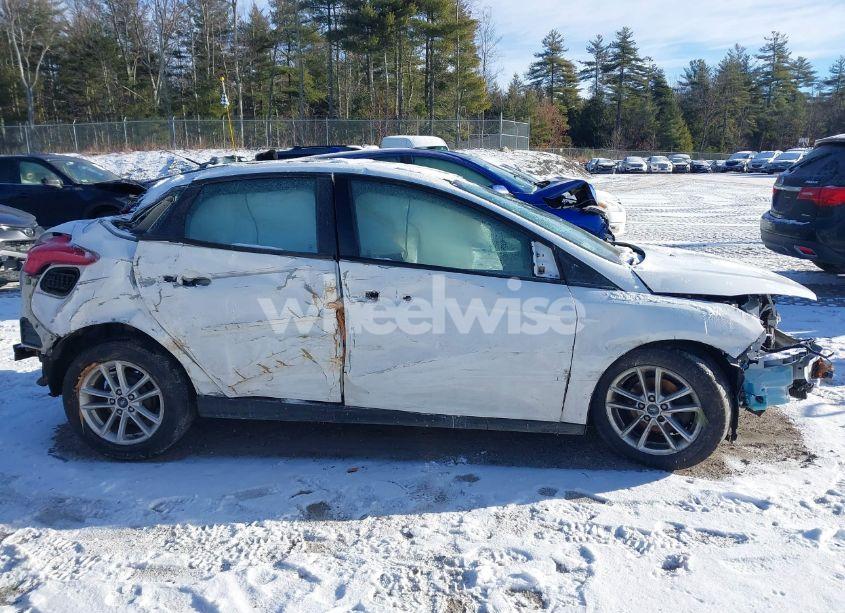 Photo 14 of 2018 Ford Focus SE (VIN 1FADP3K25JL315752)