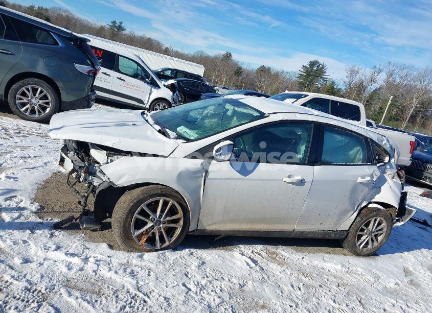 Photo 15 of 2018 Ford Focus SE (VIN 1FADP3K25JL315752)