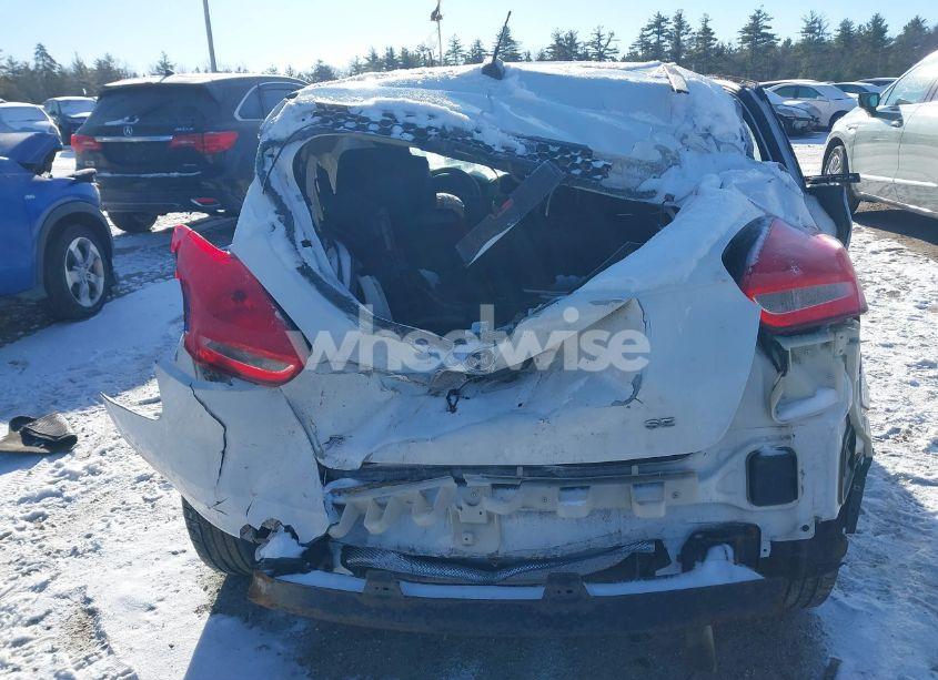Photo 17 of 2018 Ford Focus SE (VIN 1FADP3K25JL315752)