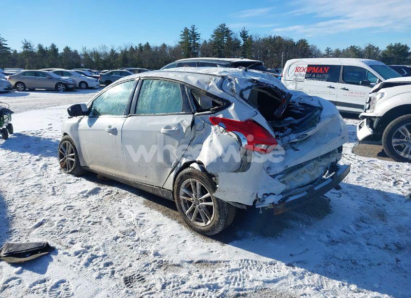 Photo 3 of 2018 Ford Focus SE (VIN 1FADP3K25JL315752)