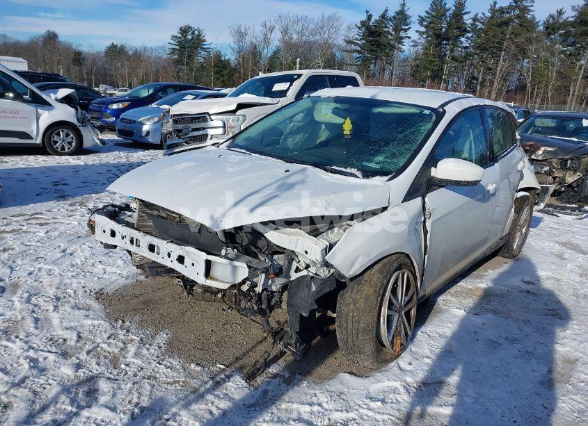 Photo 6 of 2018 Ford Focus SE (VIN 1FADP3K25JL315752)