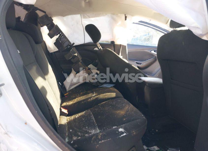 Photo 8 of 2018 Ford Focus SE (VIN 1FADP3K25JL315752)